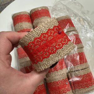 1 Стрічка мереживна мішковина червона 1 моток 2 м
